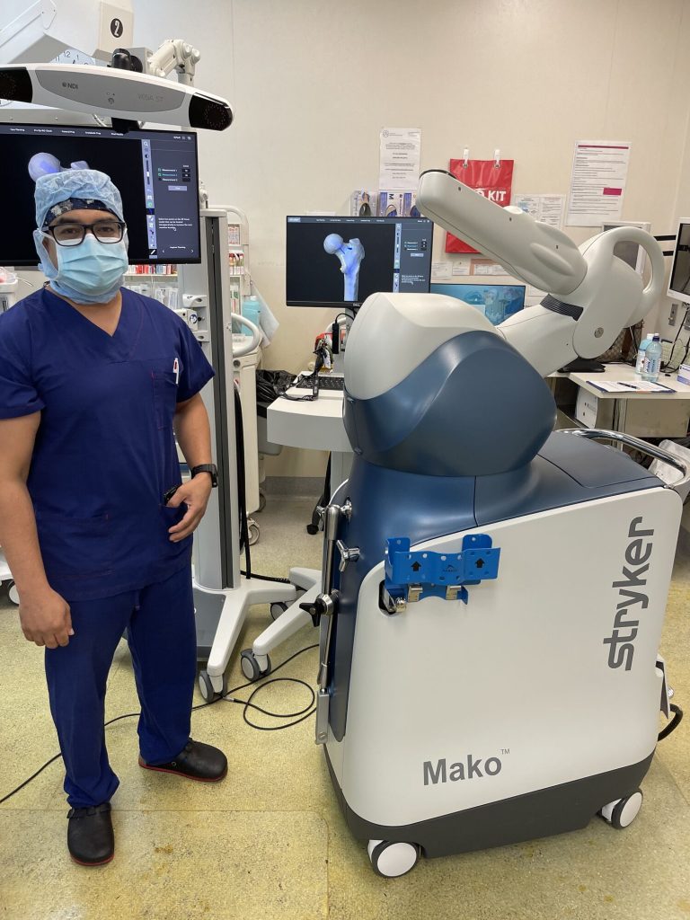 Mr. Rez Rahim in surgery utilising Mako by Stryker